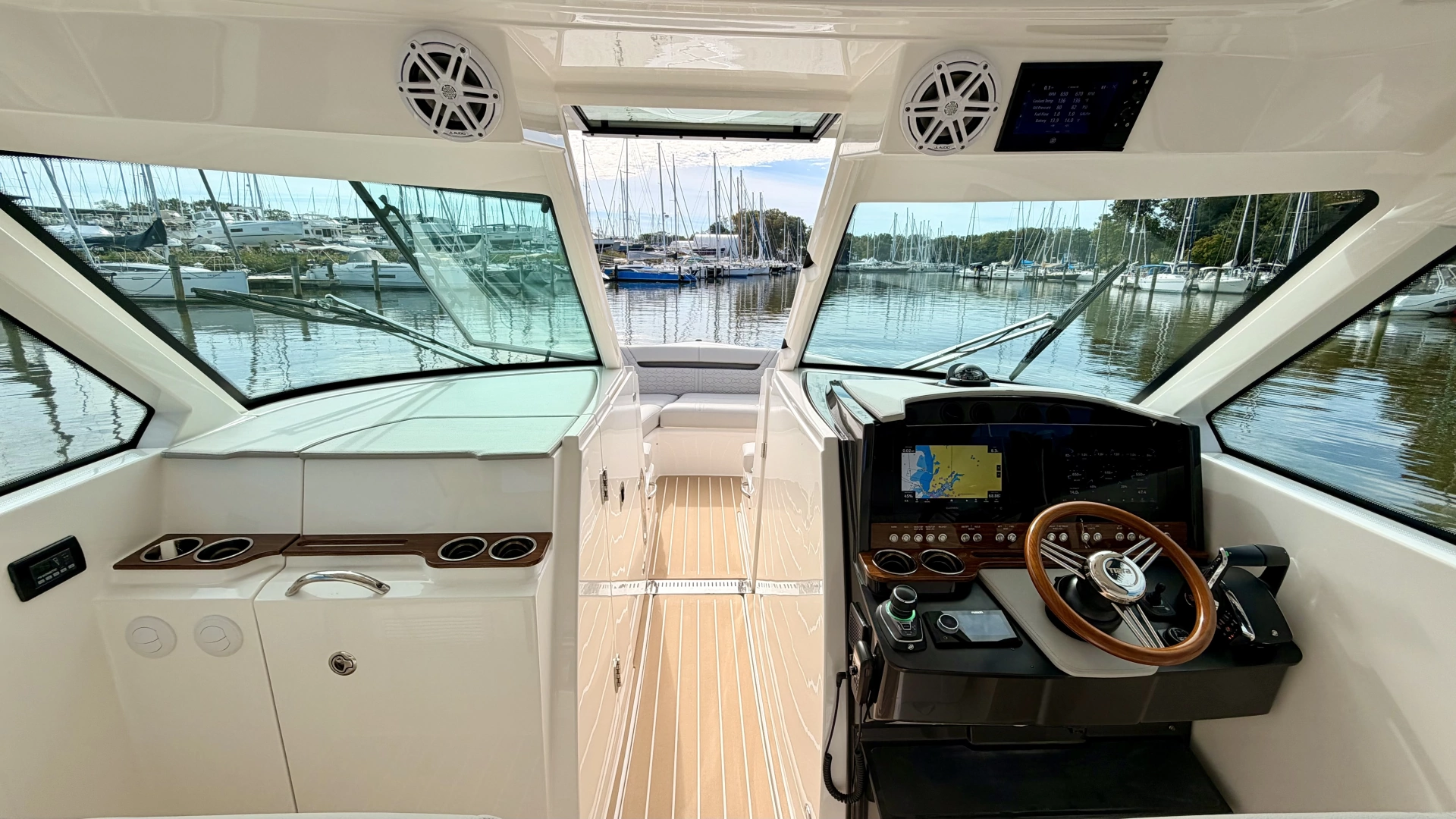 Tiara Yachts 34 LX Yacht For Sale