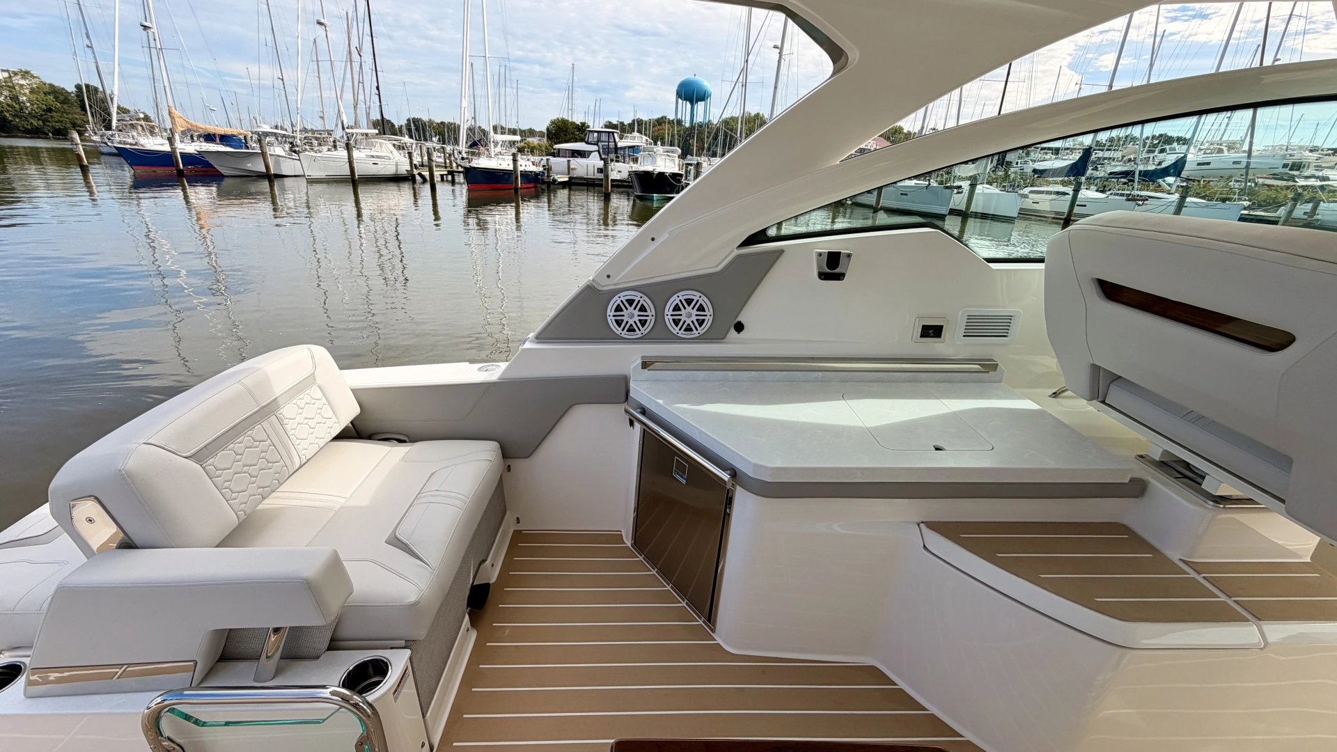 Tiara Yachts 34 LX Yacht For Sale