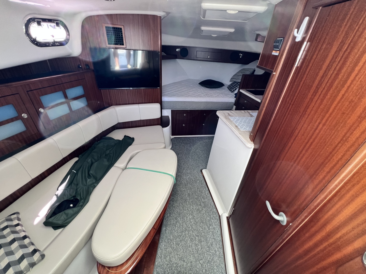 2020 Pursuit 385 Offshore