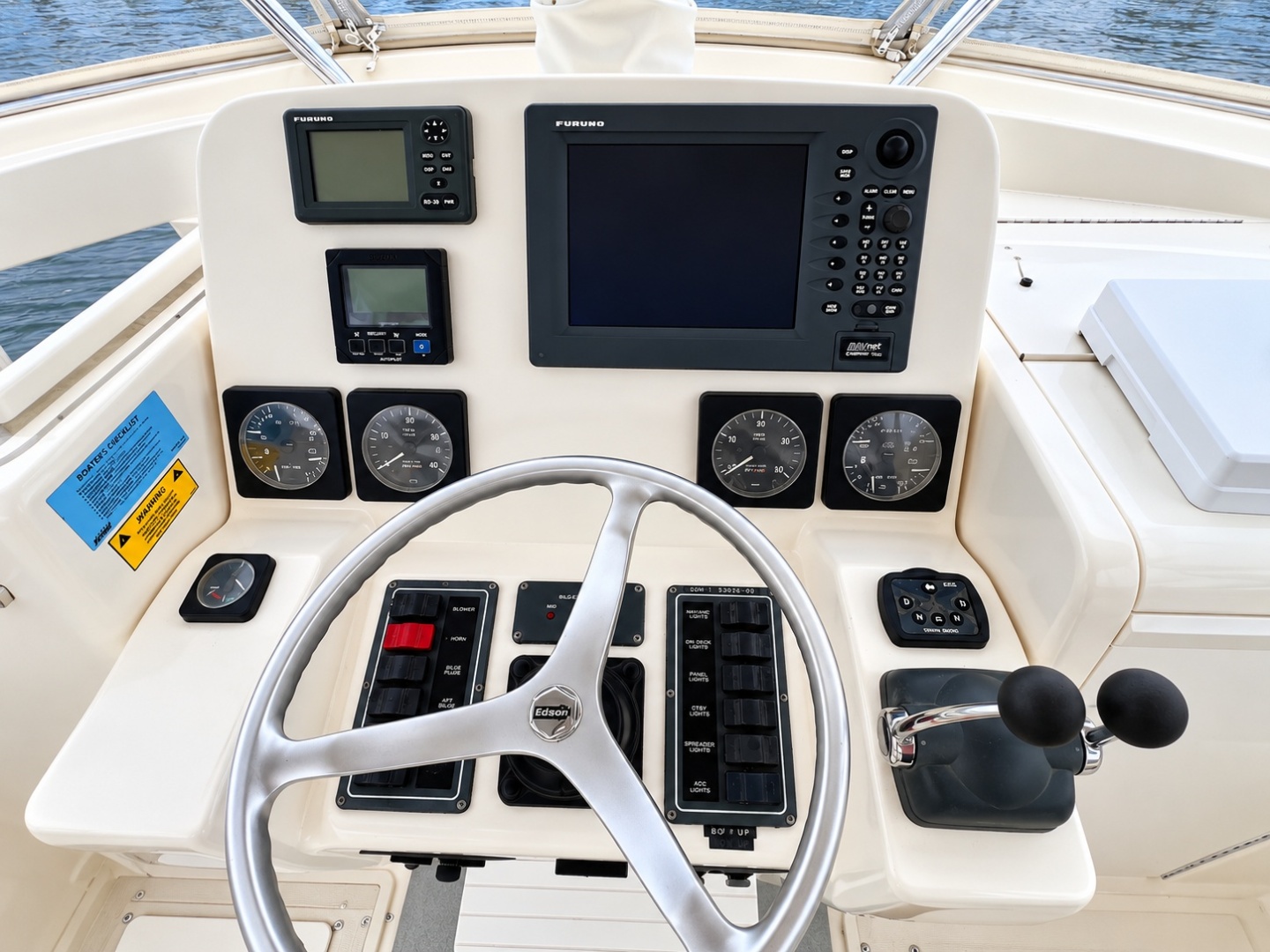 2003 Pursuit 3000 Offshore