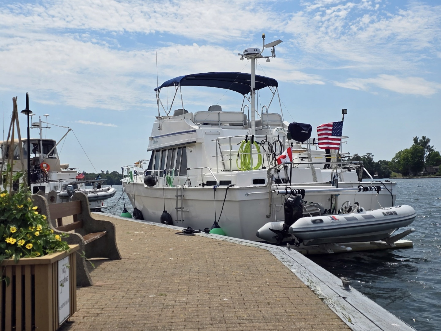 2001 Mainship 43 Trawler Aft Cabin — photograph 3