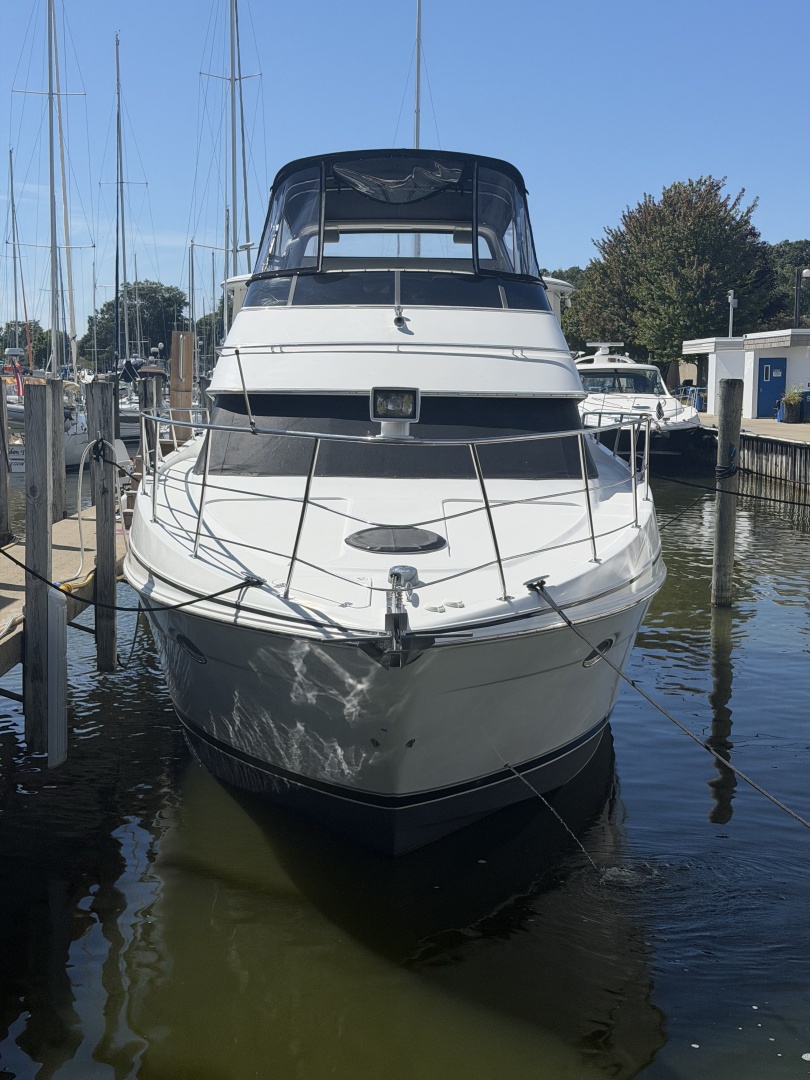 2000 Carver 396 Motor Yacht — photograph 2