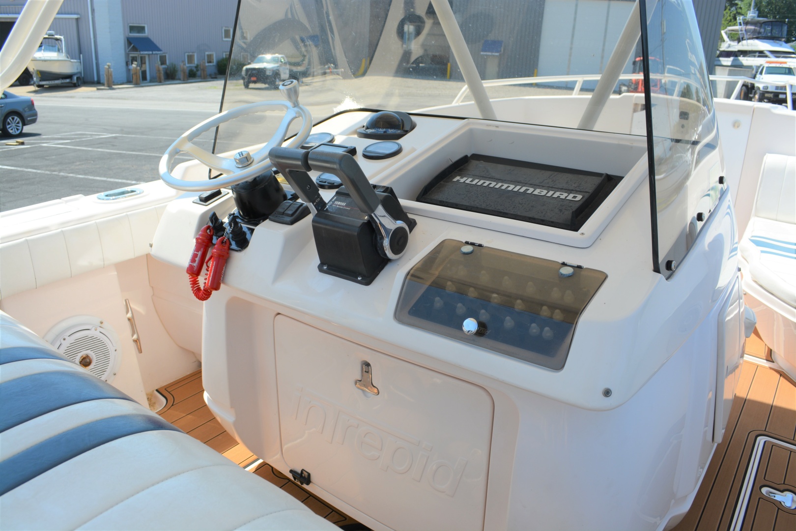 32ft Intrepid Yacht For Sale