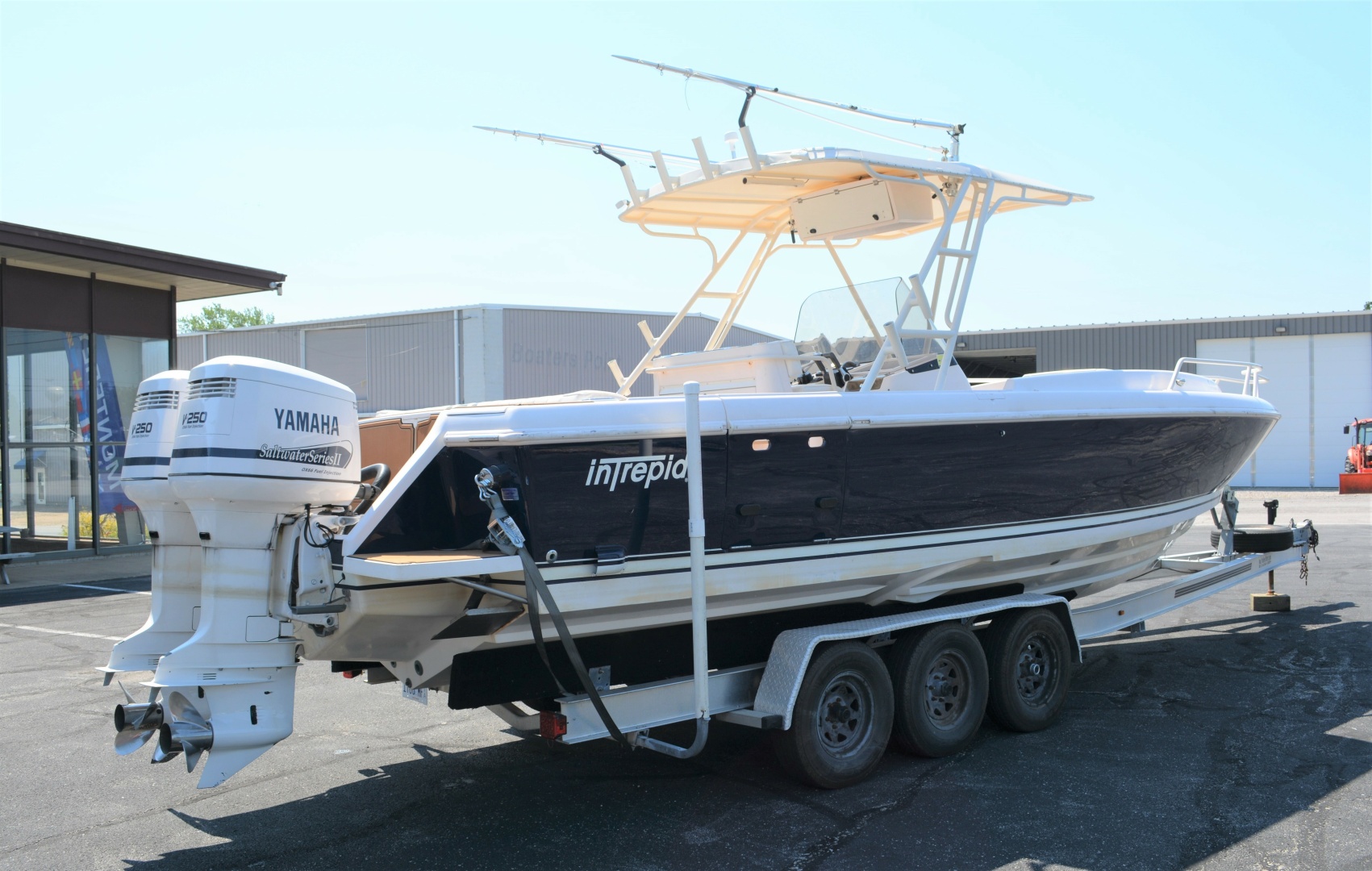 32ft Intrepid Yacht For Sale