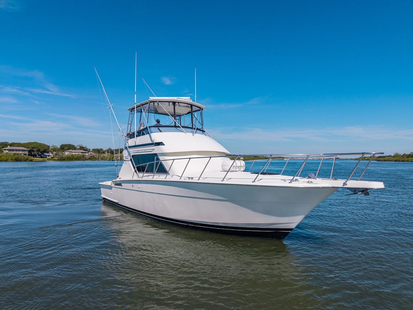 1995 Hatteras 43 Convertible — photograph 3