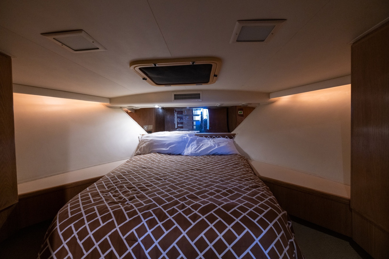LINE UP 43ft Hatteras Yacht For Sale