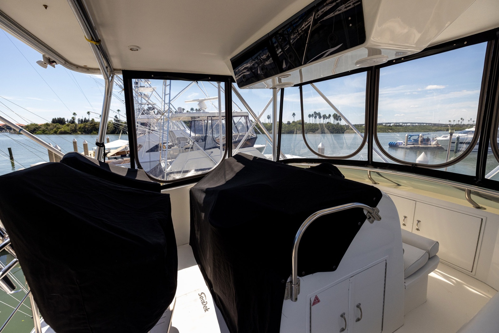 LINE UP 43ft Hatteras Yacht For Sale