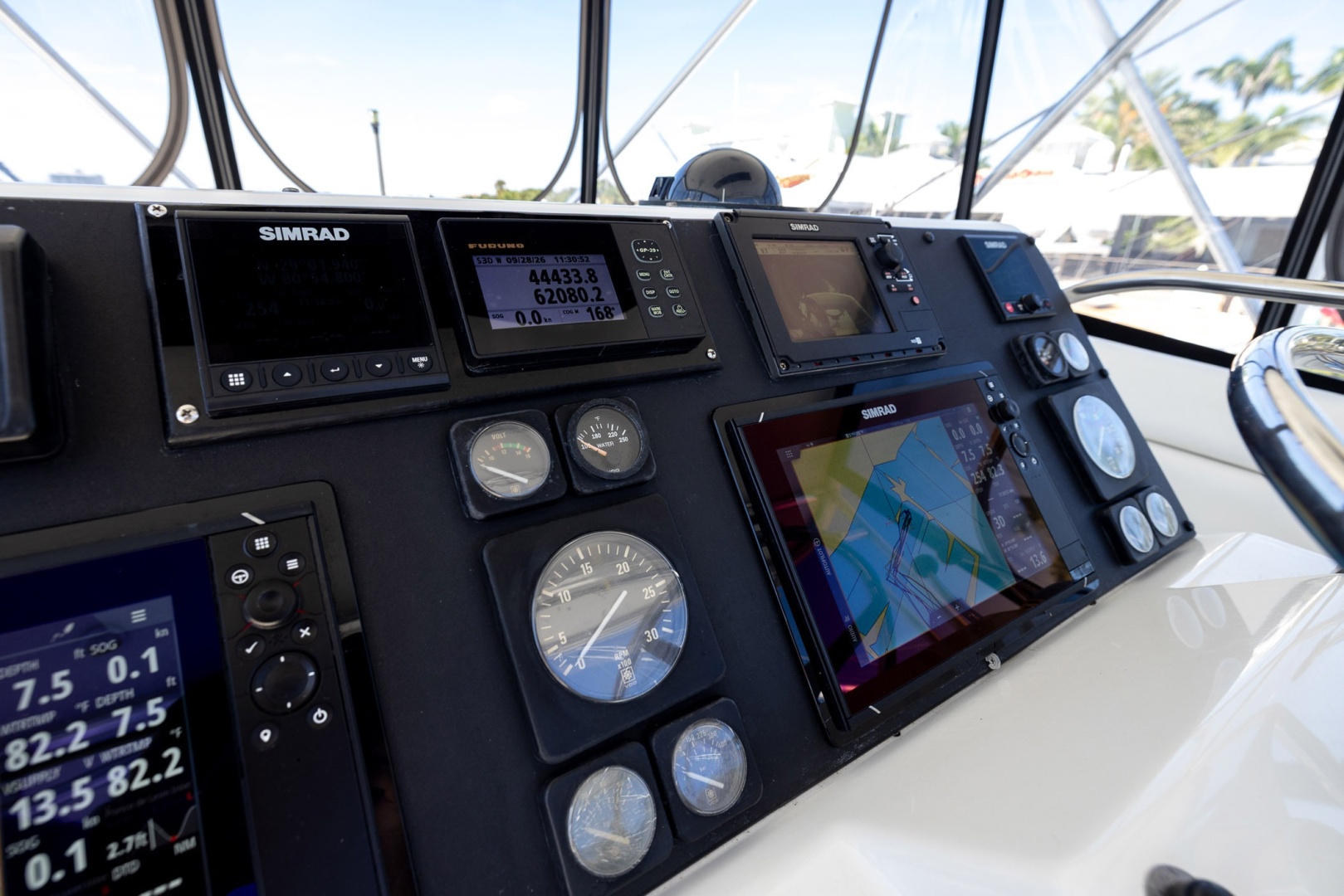 LINE UP 43ft Hatteras Yacht For Sale