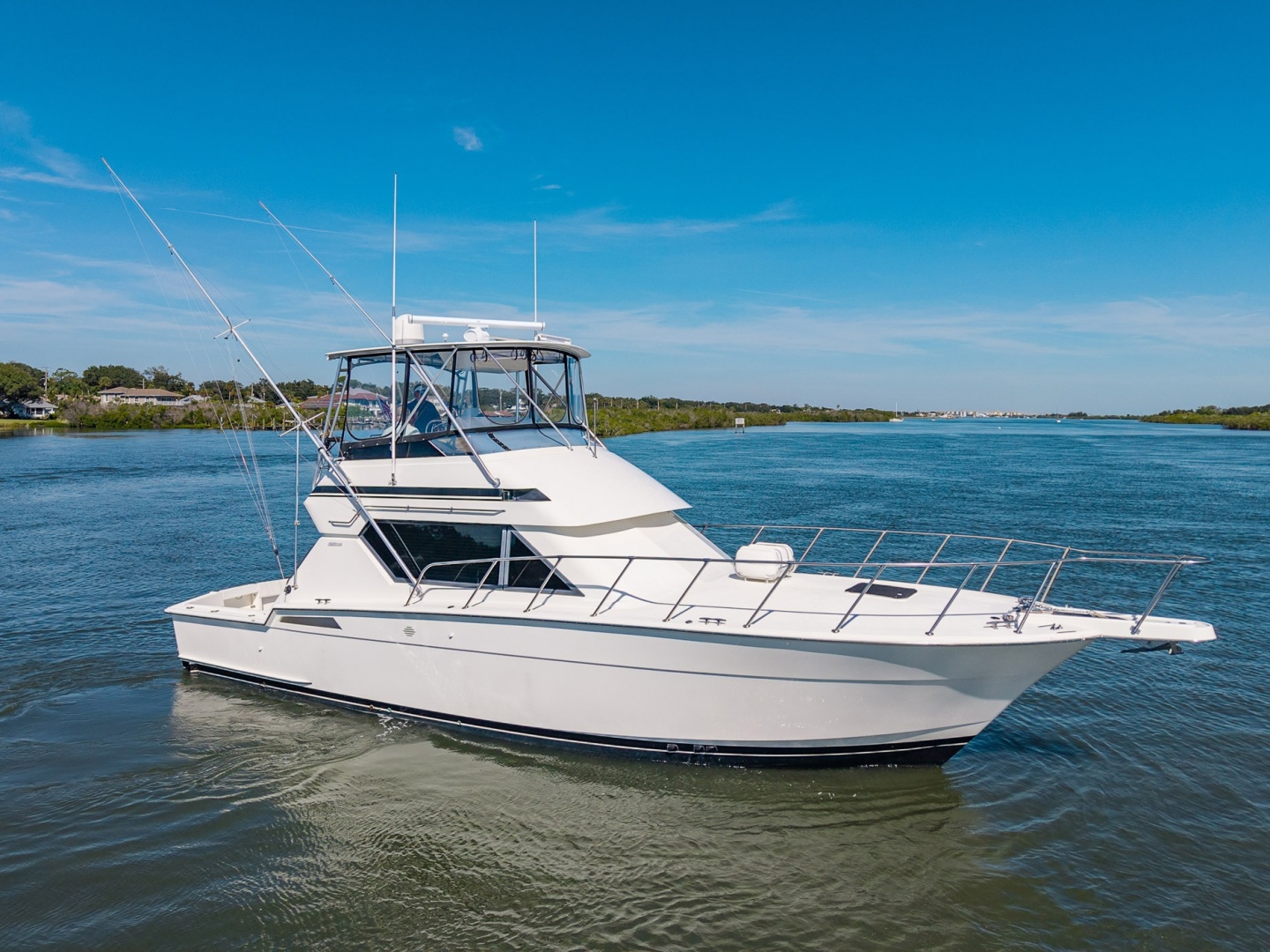 1995 Hatteras 43 Convertible — photograph 2