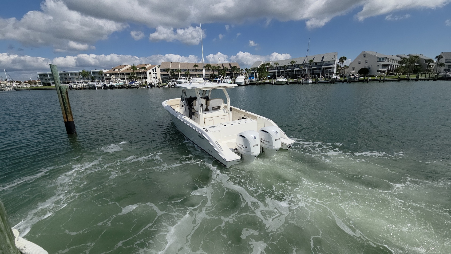 2019 Pursuit 328 Sport