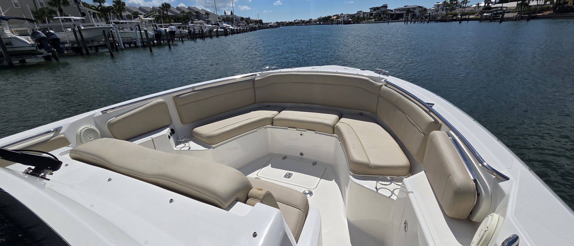 2019 Pursuit 328 Sport — photograph 5
