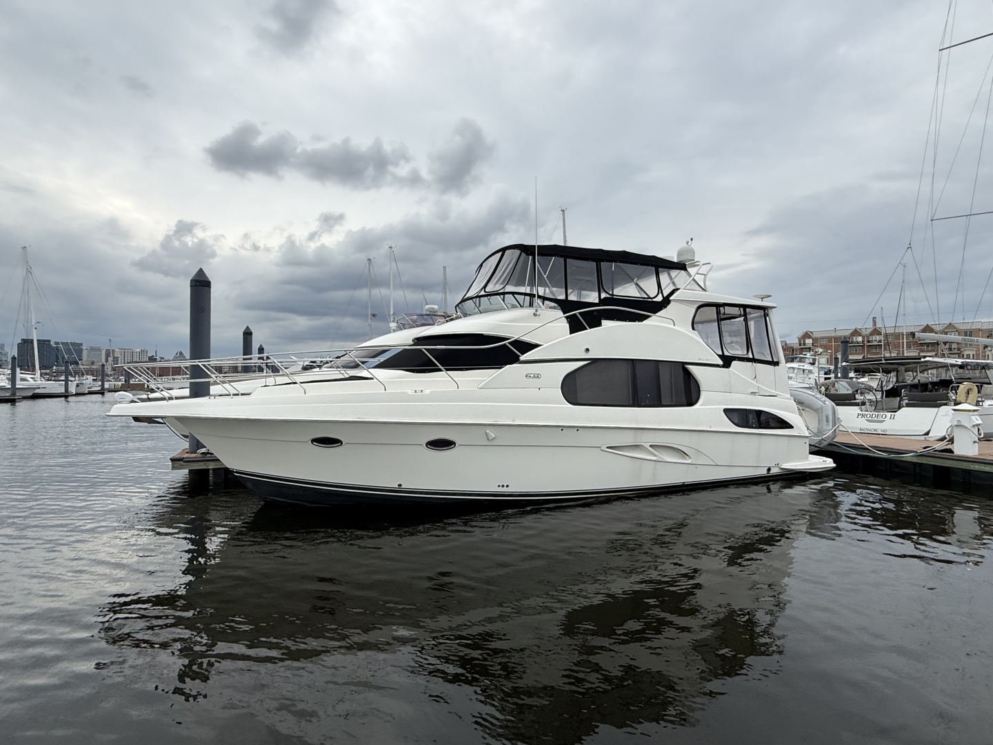2005 Silverton 43 Motor Yacht — photograph 5