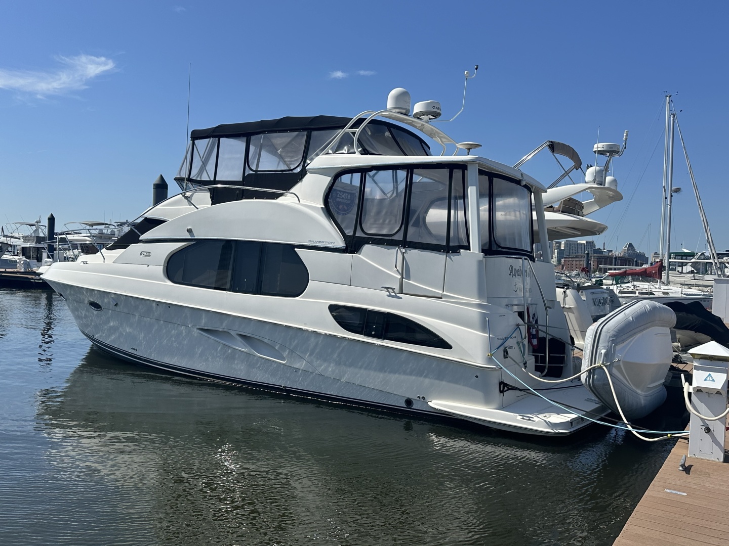 2005 Silverton 43 Motor Yacht — photograph 2