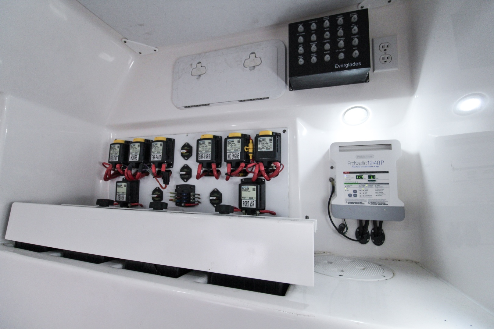 2014 Everglades 350LX