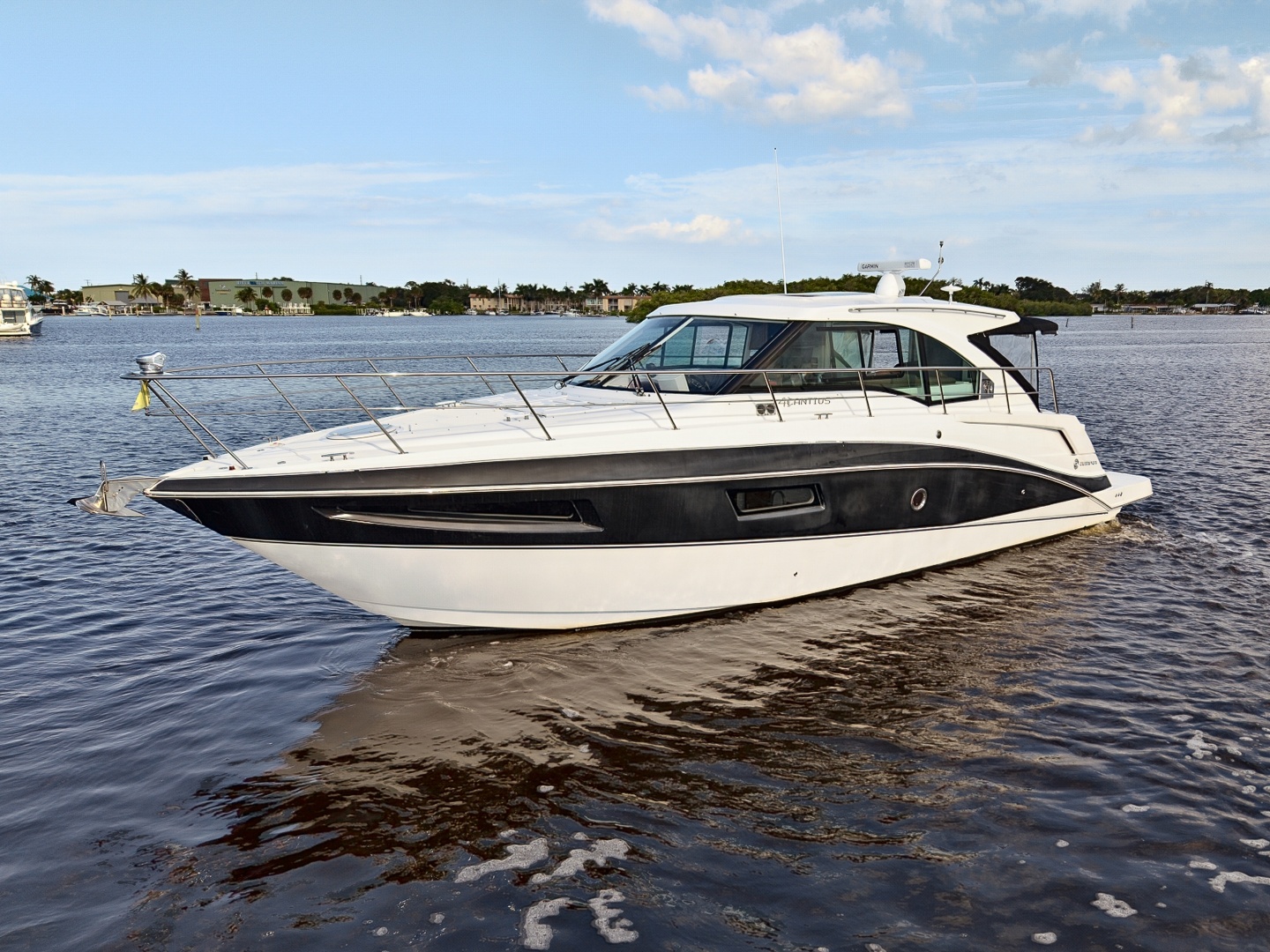 2016 Cruisers Yachts 