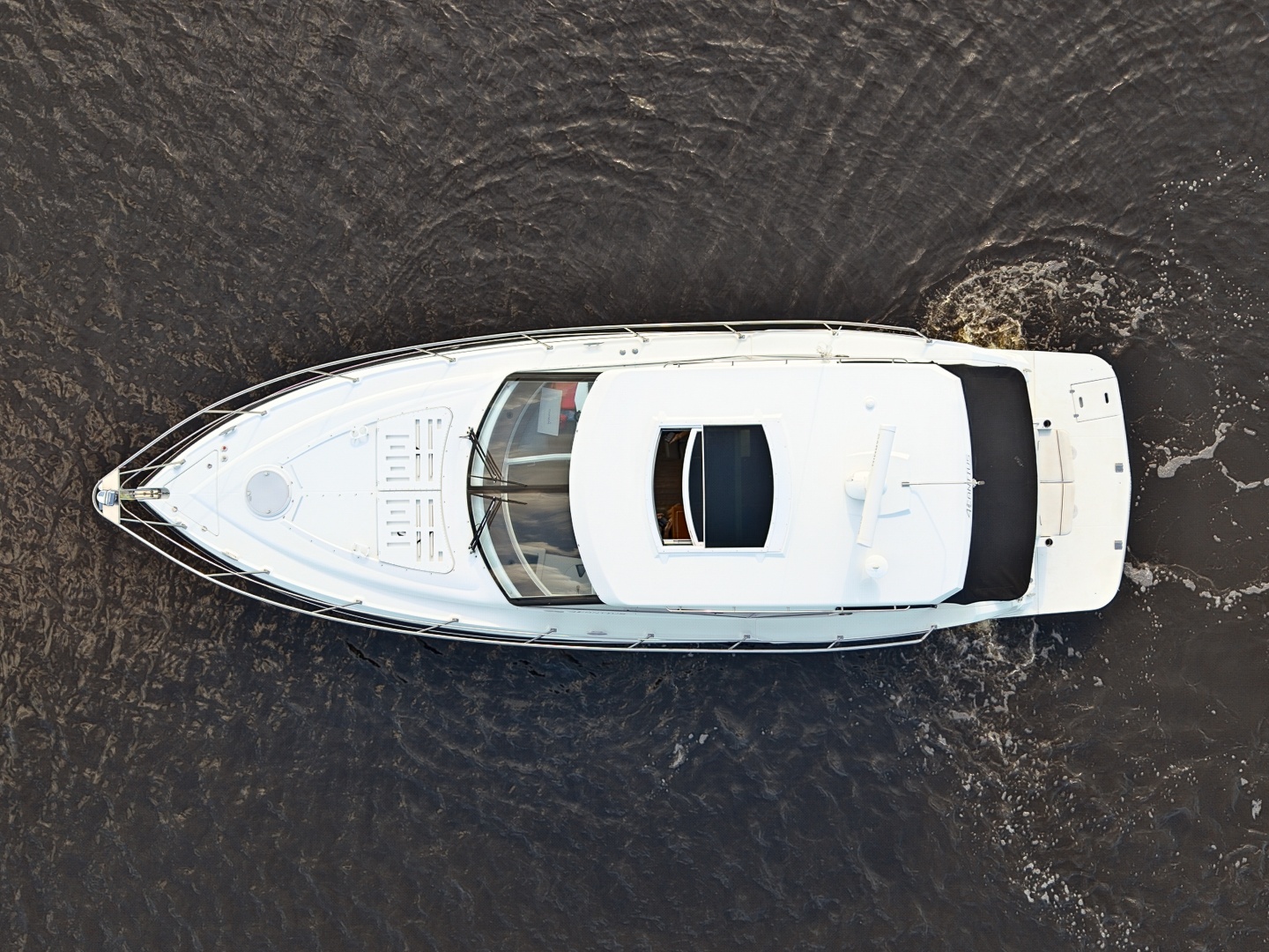 2016 Cruisers Yachts — photograph 5
