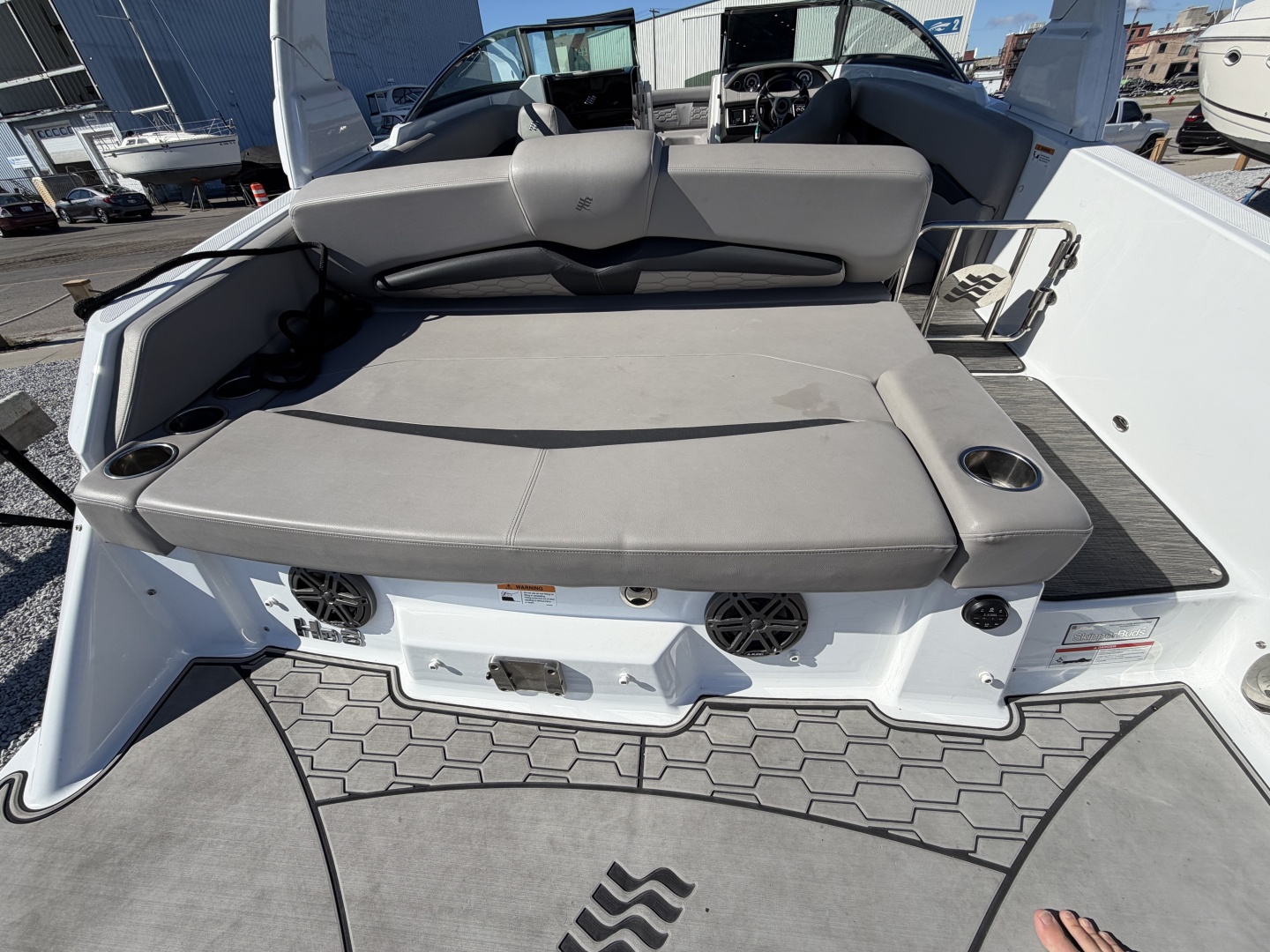 2022 Four Winns HD8