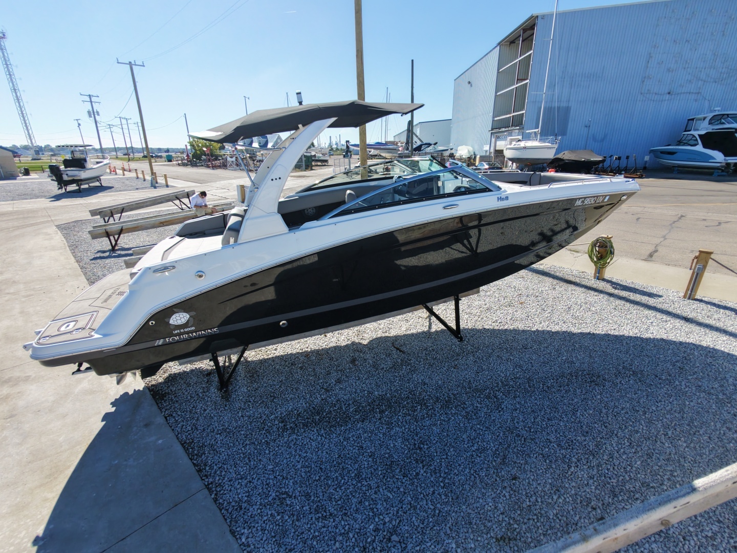 2022 Four Winns HD8 — photograph 2