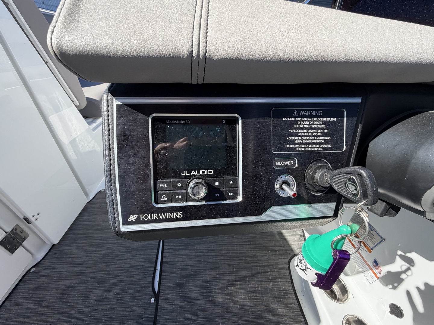 SHELL YEA 26ft Four Winns Yacht For Sale SHELL YEA 26ft Four Winns Yacht For Sale