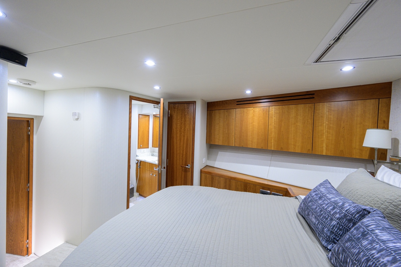 2013 Hatteras 80 Motor Yacht