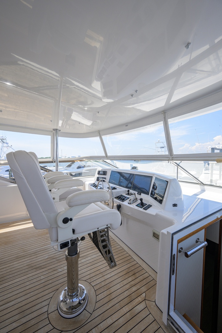 2013 Hatteras 80 Motor Yacht