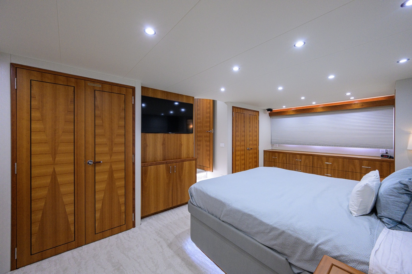 2013 Hatteras 80 Motor Yacht