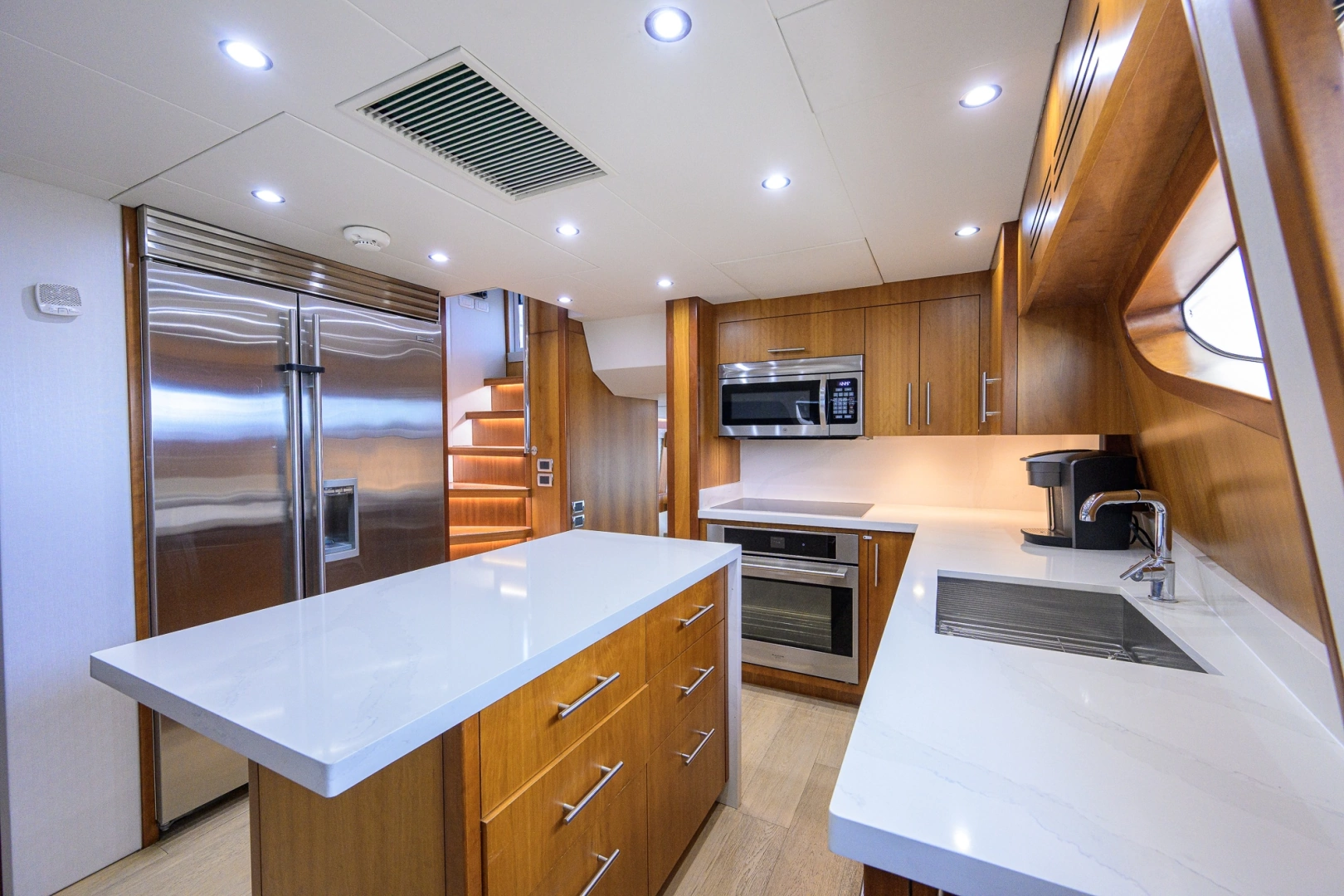 Hatteras 80 Motor Yacht Yacht For Sale