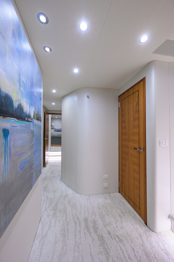2013 Hatteras 80 Motor Yacht