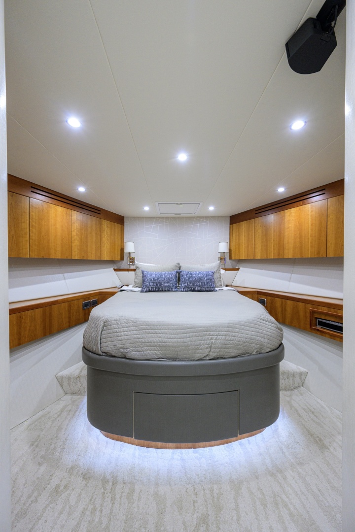 2013 Hatteras 80 Motor Yacht