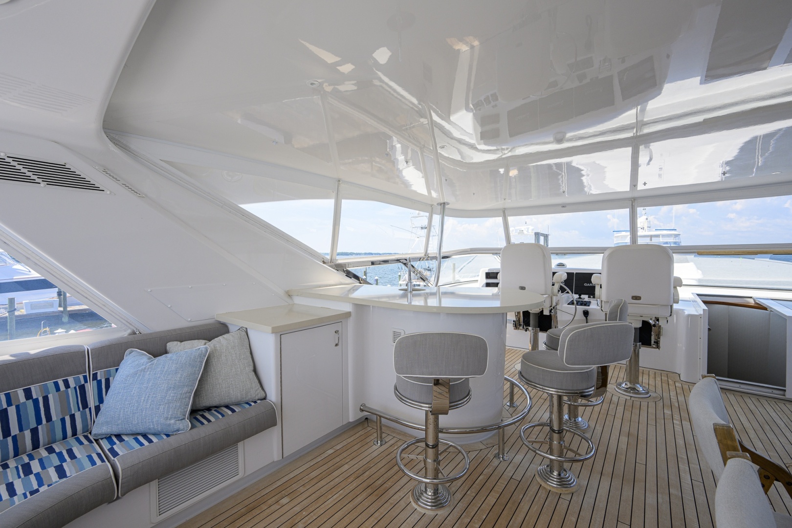 2013 Hatteras 80 Motor Yacht