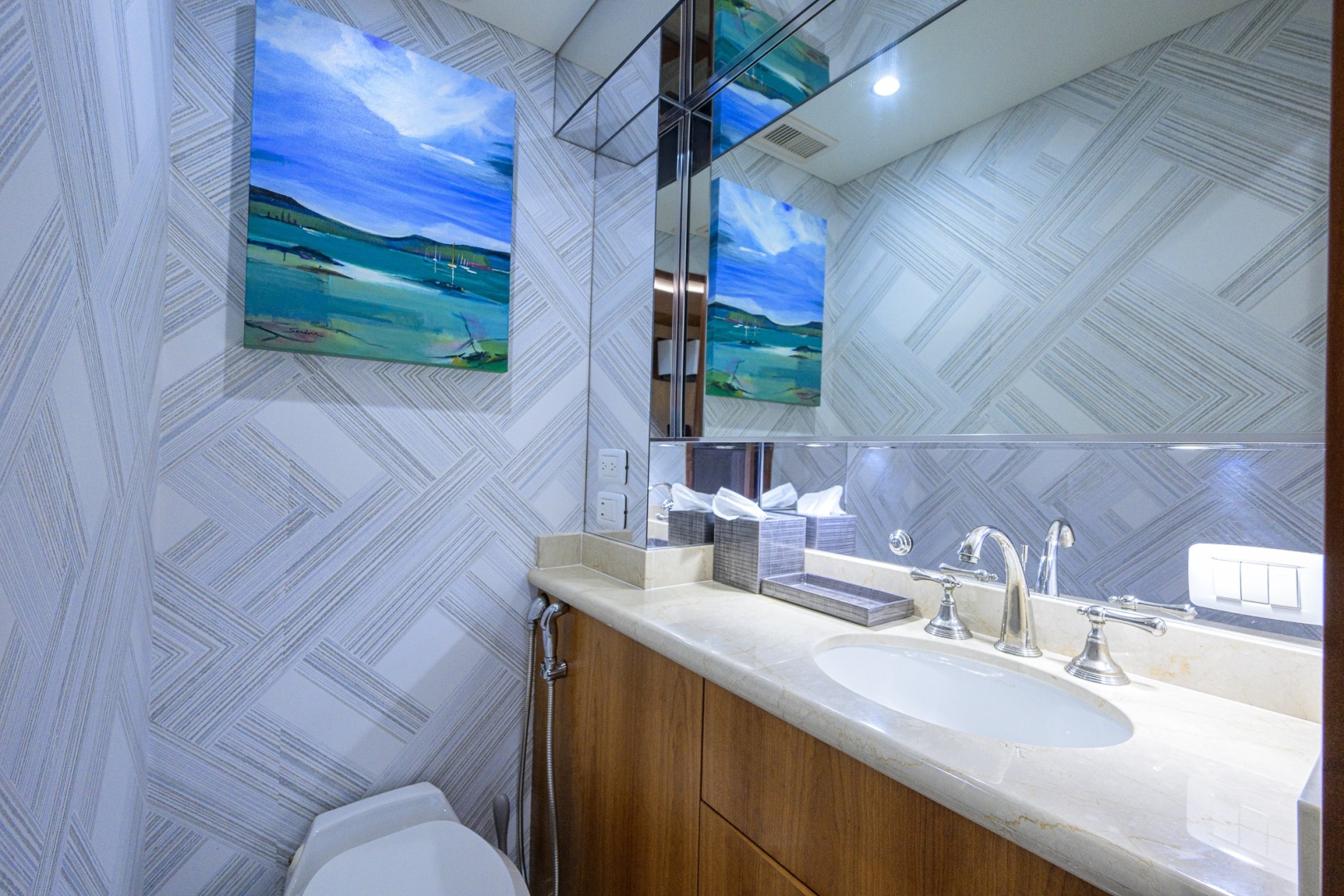 2013 Hatteras 80 Motor Yacht