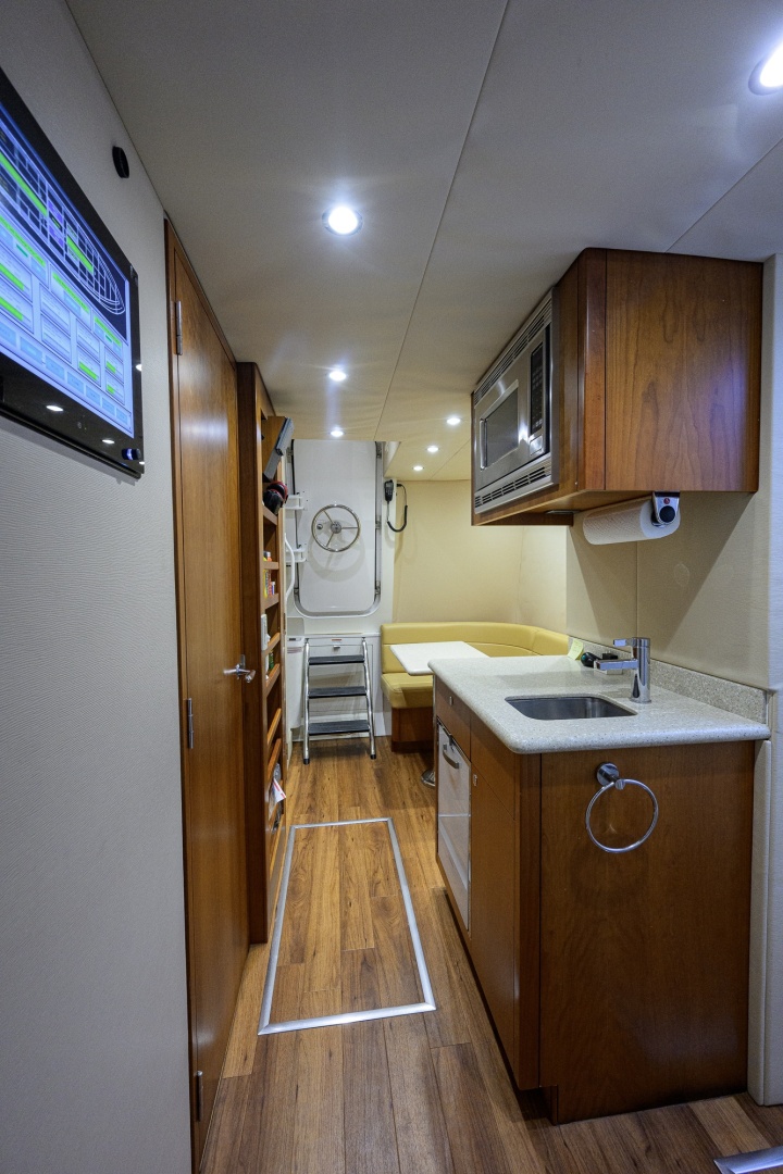 2013 Hatteras 80 Motor Yacht