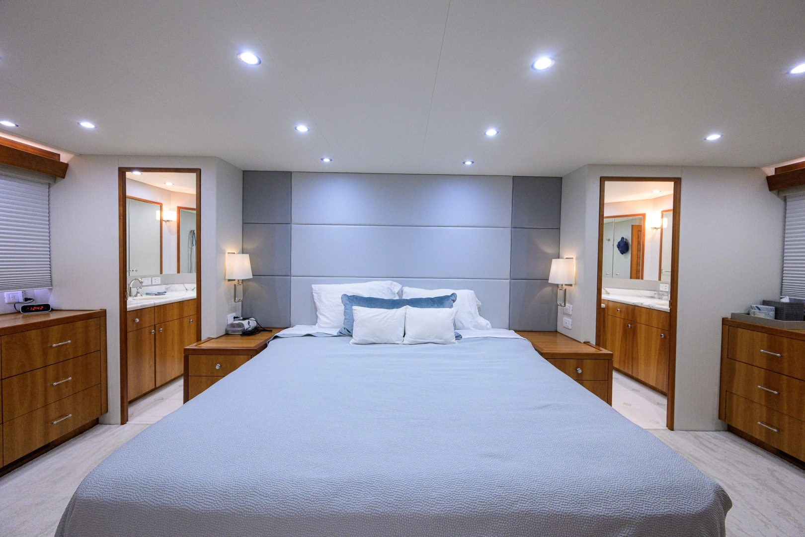 Hatteras 80 Motor Yacht Yacht For Sale