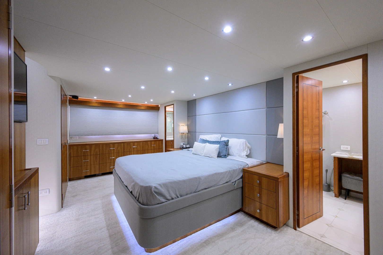 Hatteras 80 Motor Yacht Yacht For Sale