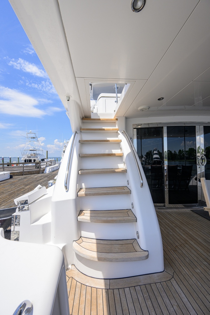 2013 Hatteras 80 Motor Yacht