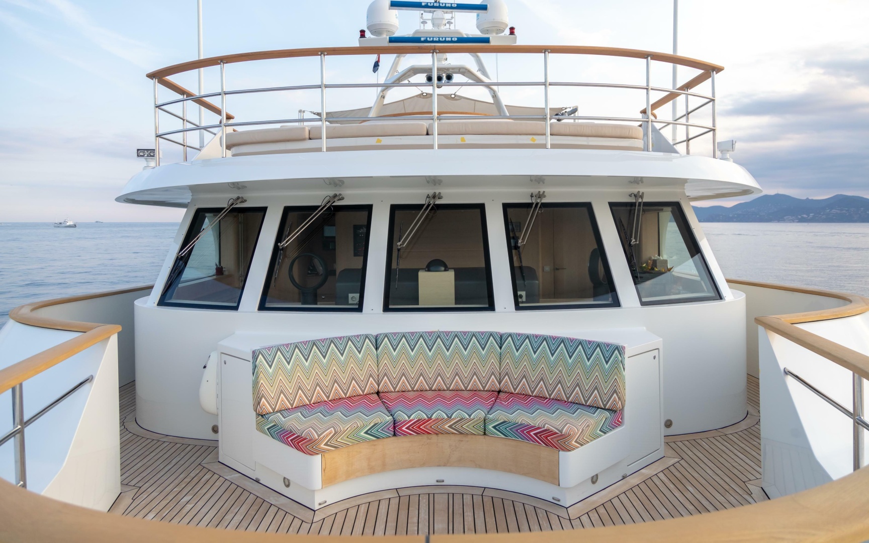 Bow Seating