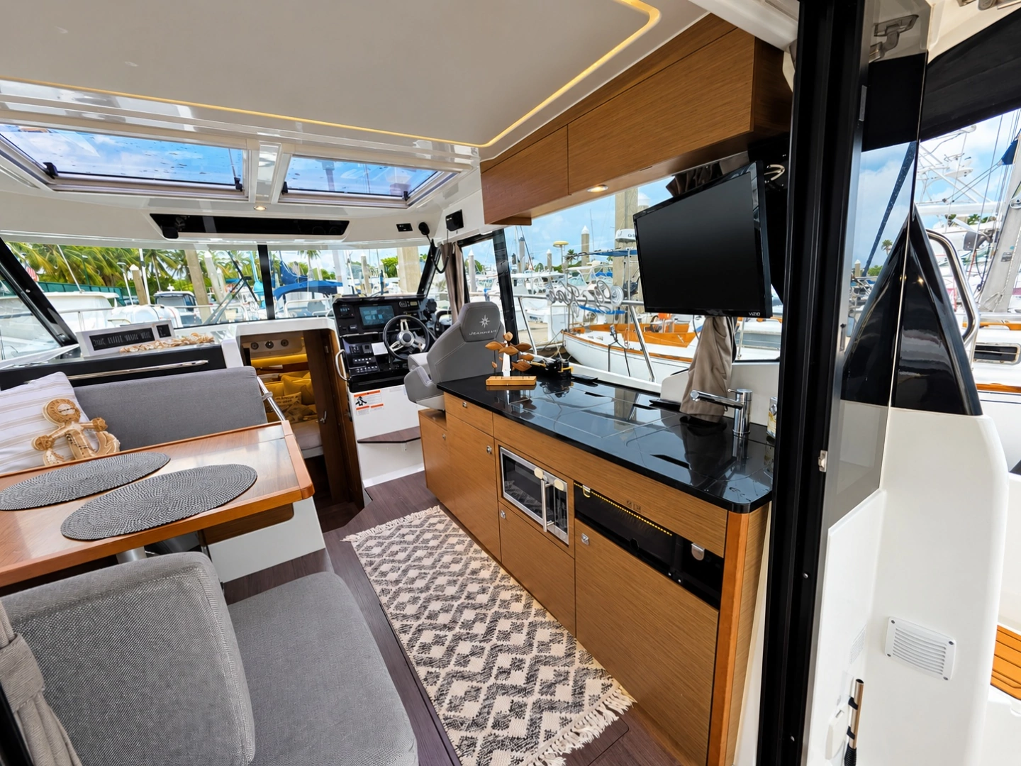 Jeanneau NC 1095 Yacht For Sale