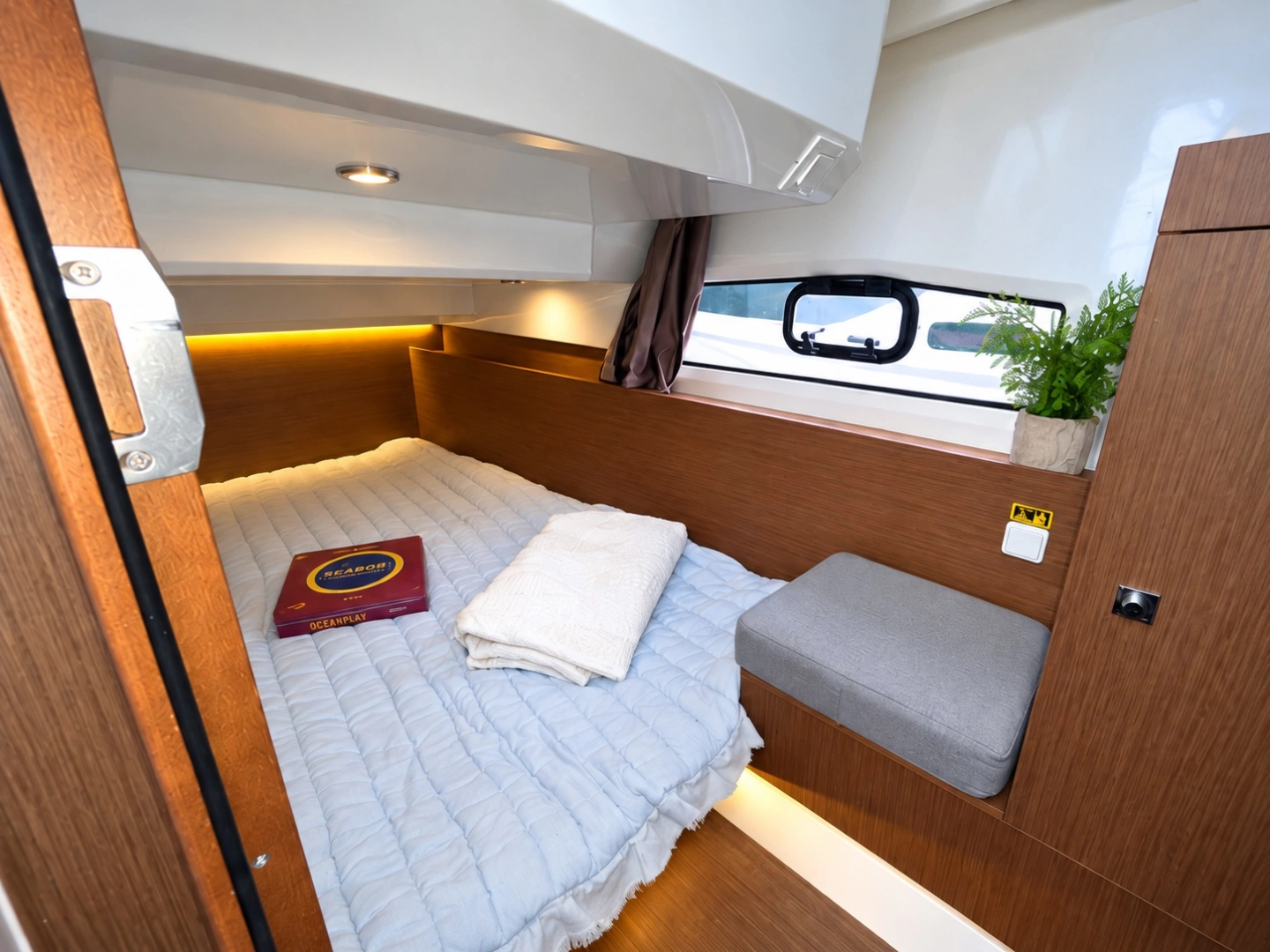 Jeanneau NC 1095 Yacht For Sale