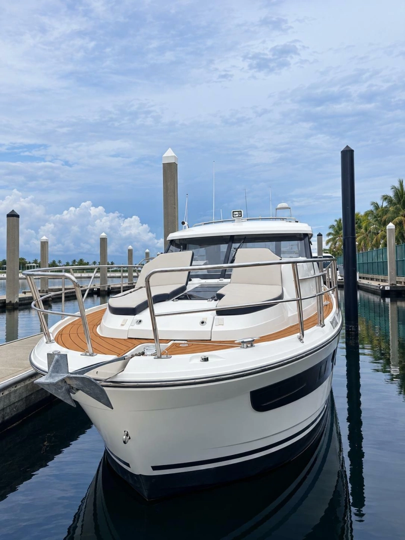Jeanneau NC 1095 Yacht For Sale