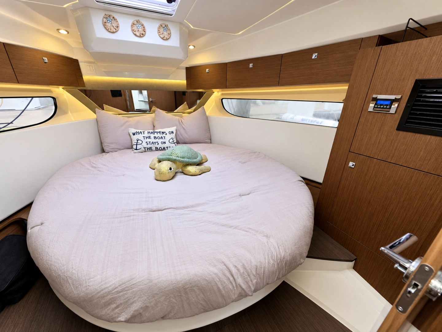 Jeanneau NC 1095 Yacht For Sale