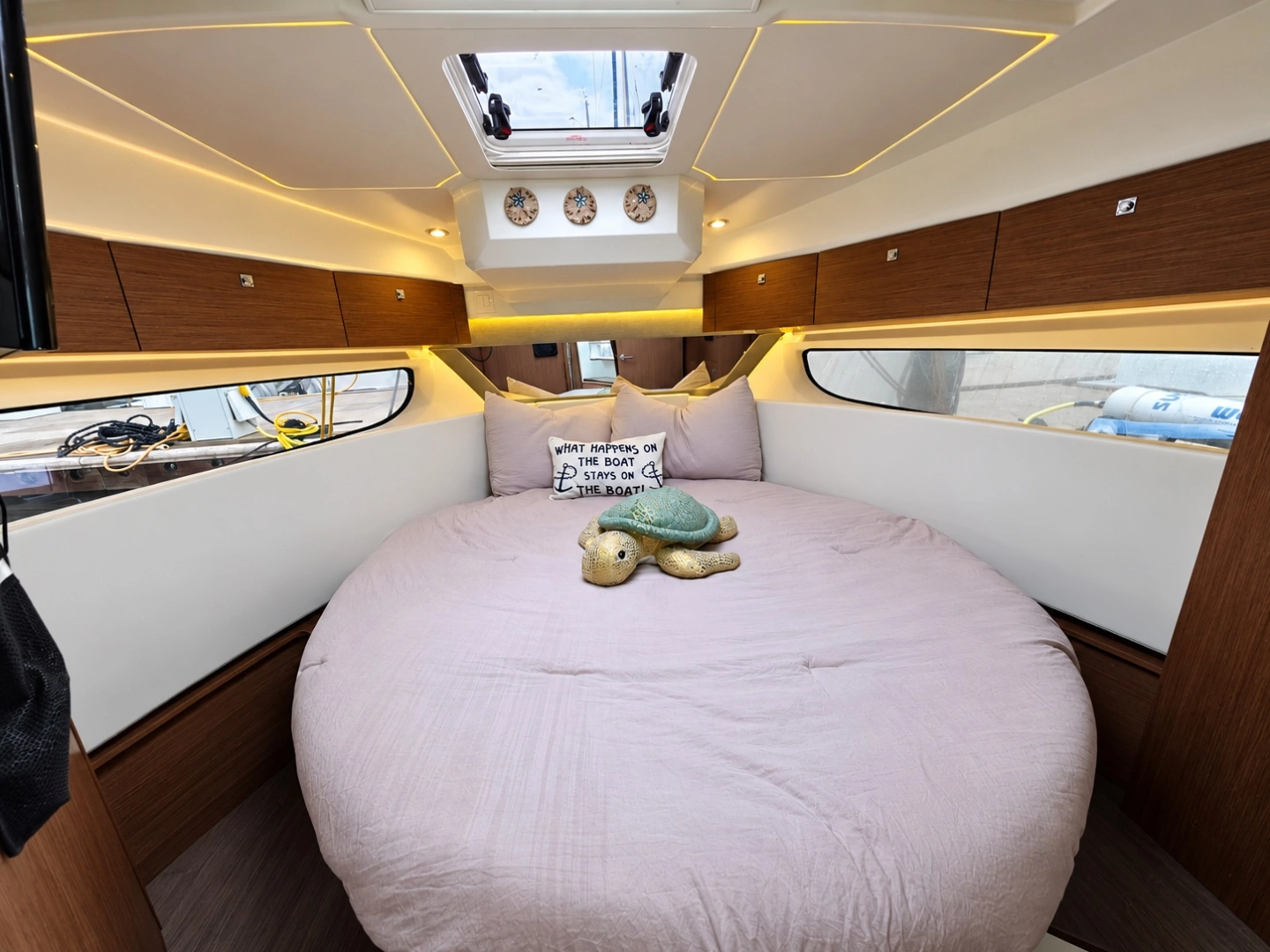 Jeanneau NC 1095 Yacht For Sale
