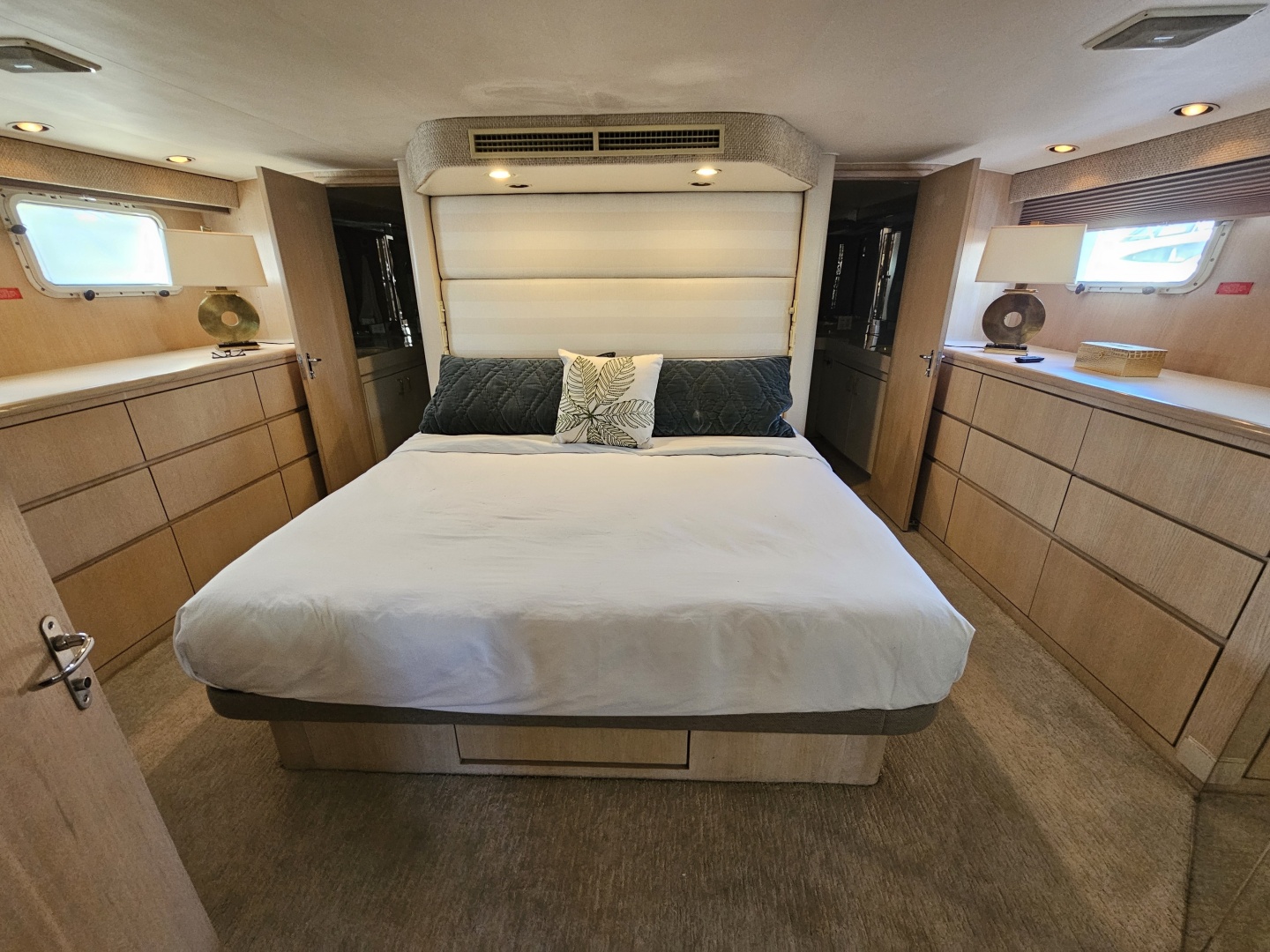 1991 Hatteras 70 Cockpit Motor Yacht