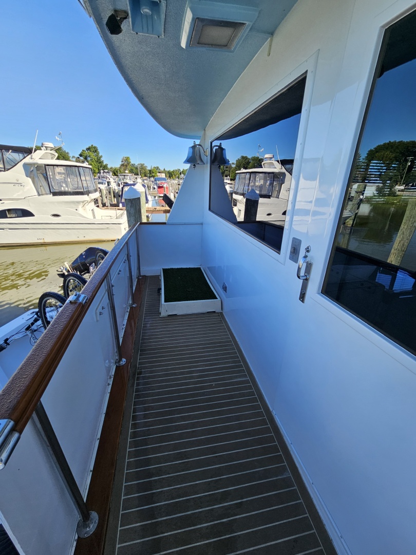 1991 Hatteras 70 Cockpit Motor Yacht