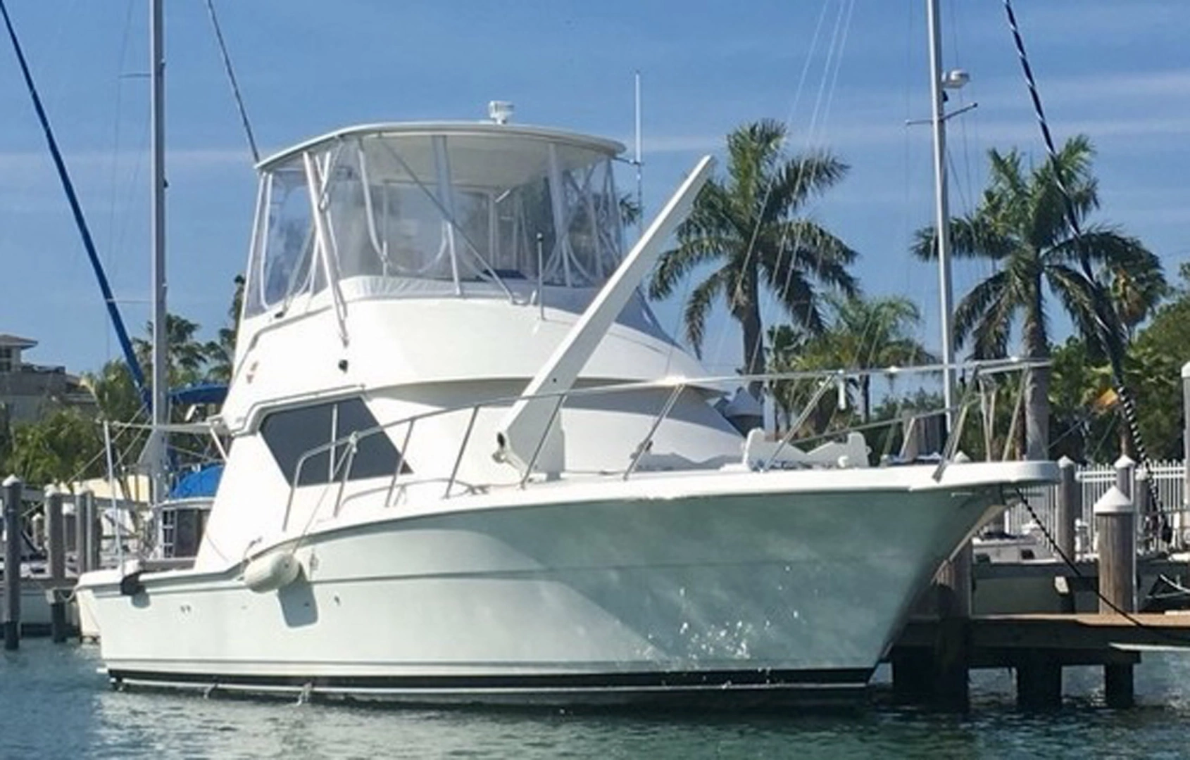 1995 Hatteras 39 Convertible, photo 1 of 5