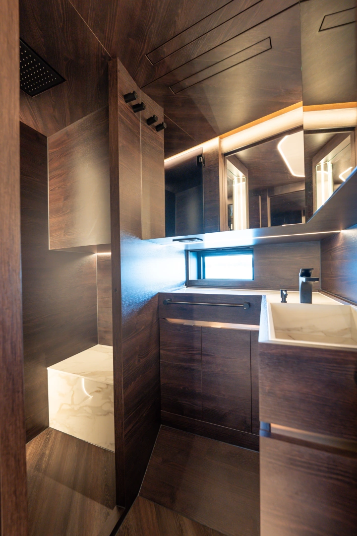 Vanquish Yachts VQ70 Yacht For Sale