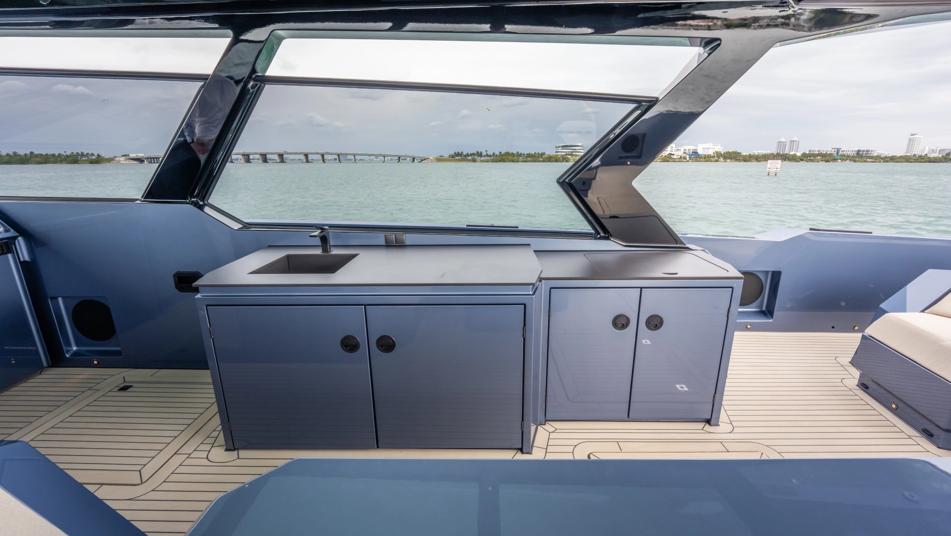 Vanquish Yachts VQ70 Yacht For Sale