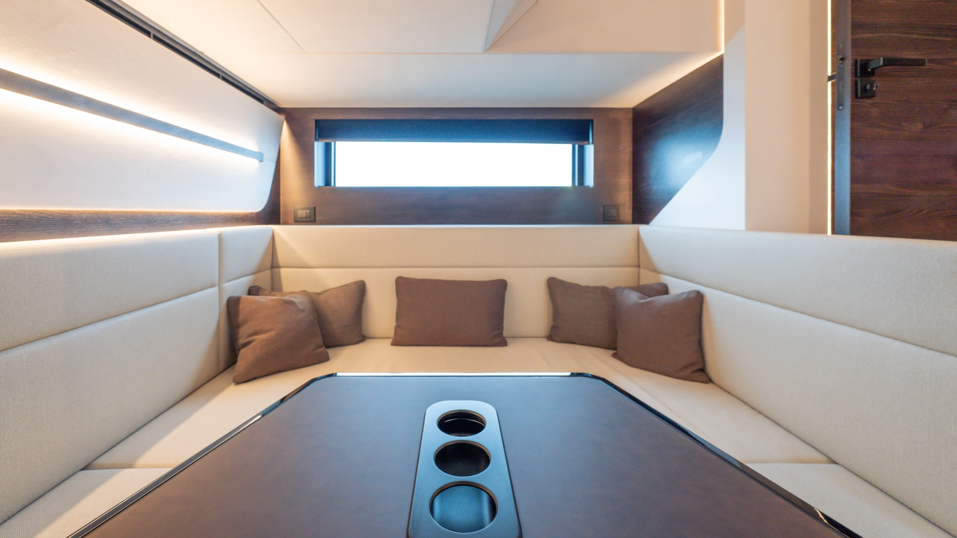 Vanquish Yachts VQ70 Yacht For Sale