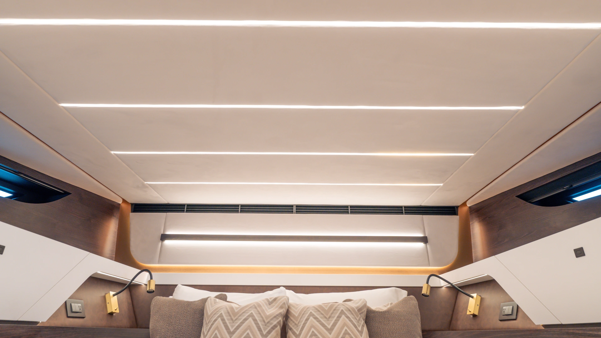 Vanquish Yachts VQ70 Yacht For Sale
