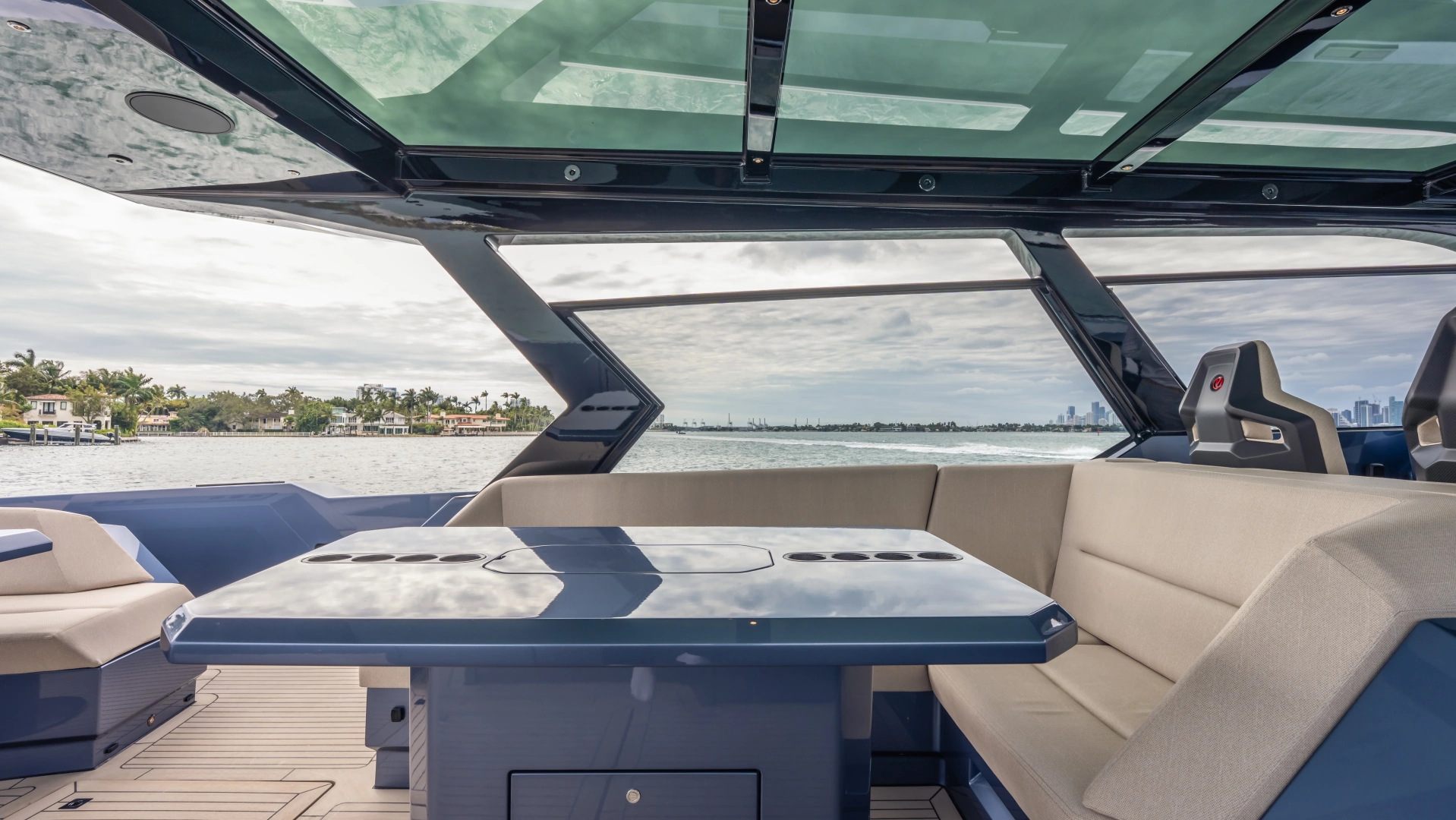 Vanquish Yachts VQ70 Yacht For Sale