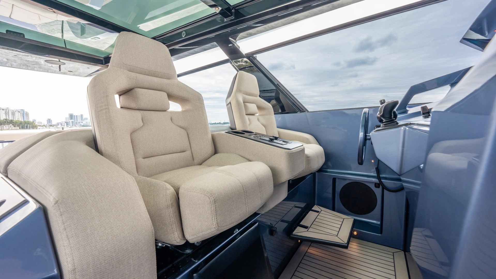 Vanquish Yachts VQ70 Yacht For Sale
